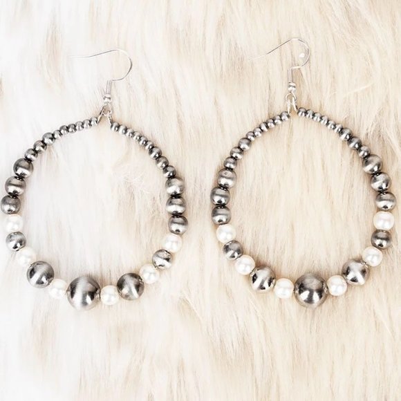 One Blessed Nana Jewelry - ❤️*  NWT BOUTIQUE   WHITE AMELIA ROUND WHITE/SILVERTONE BEADED EARRINGS